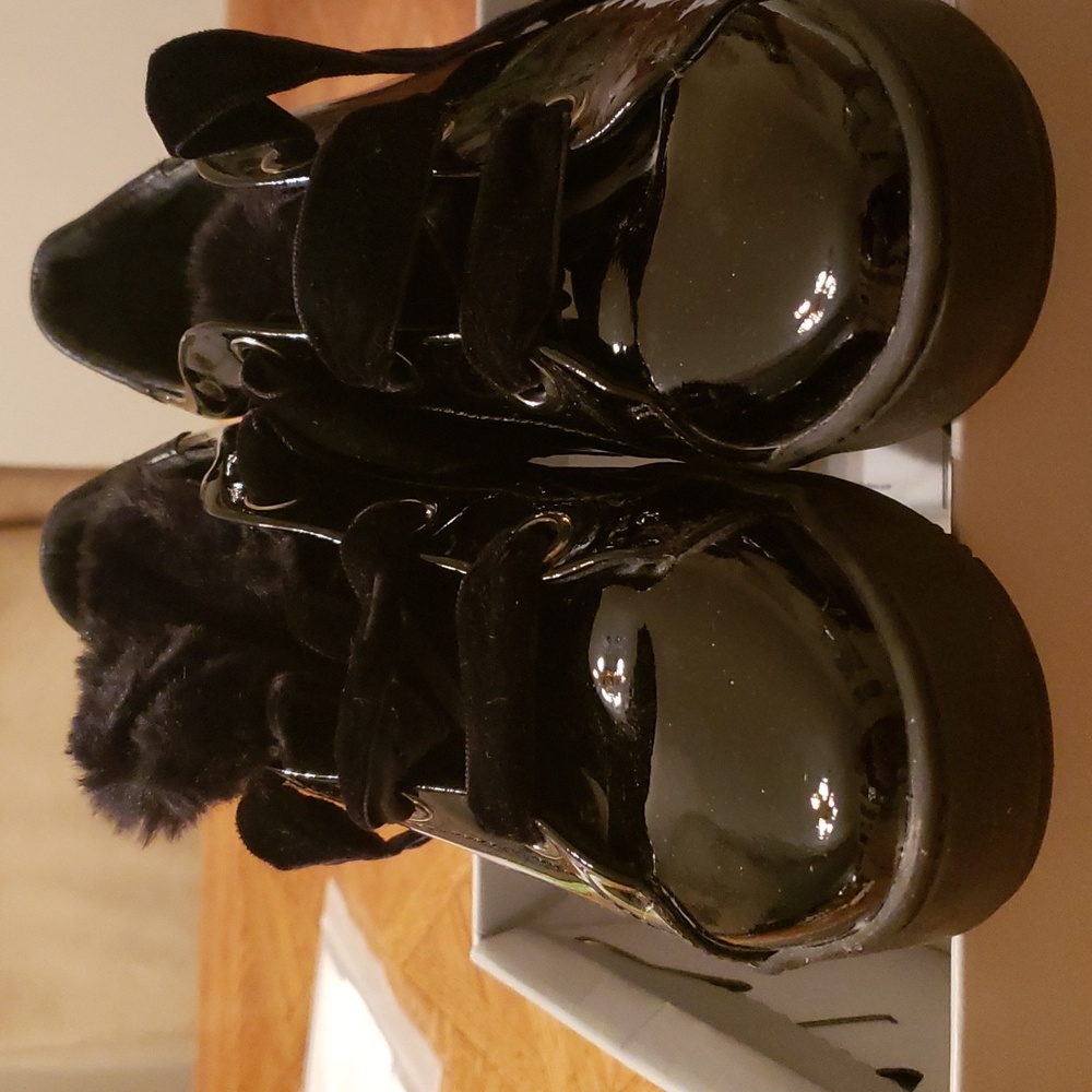 The Flexx black faux patent leather shoes